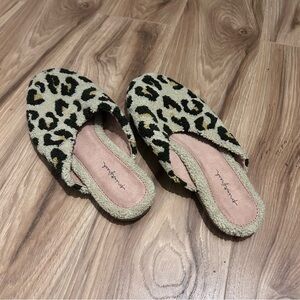 Printfresh leopard spot tufted slippers size 8